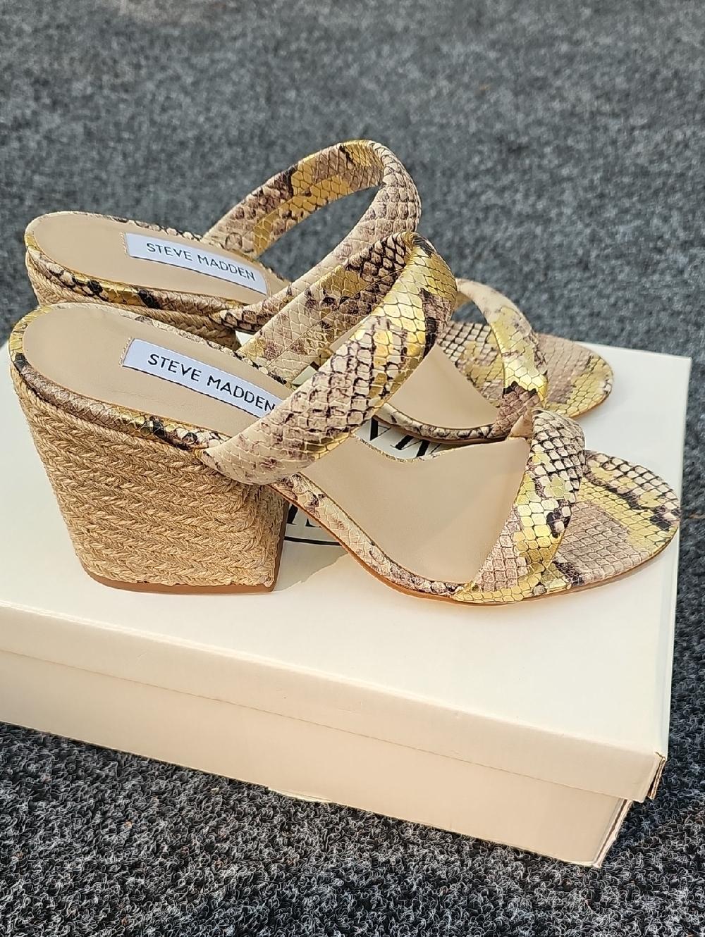 Steve Madden Women's 7 Marcella Metallic Gold Snake-Print Heeled Sandals - Picture 5 of 12
